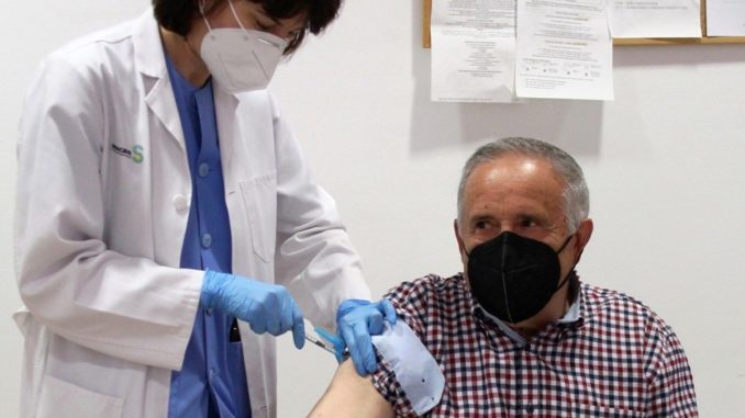 Los-mayores-de-80-anos-ya-pueden-vacunarse-con-la-cuarta-dosis-contra-la-Covid
