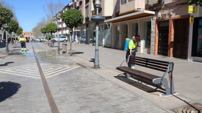 El-Ayuntamiento-de-Alcazar-de-San-Juan-refuerza-los-servicios-de-limpieza-en-la-zona-centro