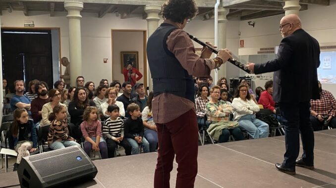 Aldo-Mendez-llena-el-Museo-Municipal-con-su-espectaculo-de-improvisacion-Donde-nacia-la-lluvia