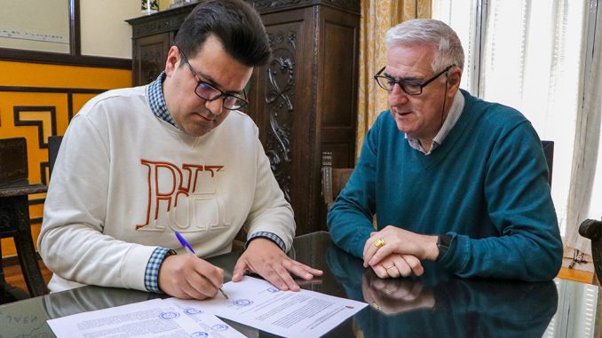 Ayuntamiento-y-Junta-de-Hermandades-renuevan-el-convenio-de-colaboracion