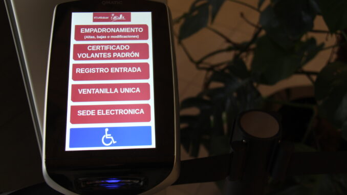 El-Ayuntamiento-de-Alcazar-implementa-la-preferencia-de-atencion-a-ciudadanos-con-discapacidad-en-todos-sus-servicios
