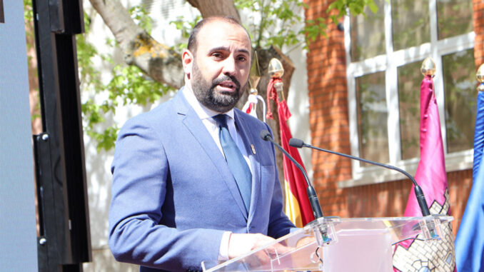 Jornada-de-exaltacion-rabanera-con-el-izado-oficial-de-la-nueva-bandera