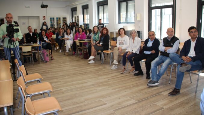 divEl-IES-M-Navarro-inaugura-su-remozada-biblioteca-que-bautiza-como-Pan-de-Trigodiv