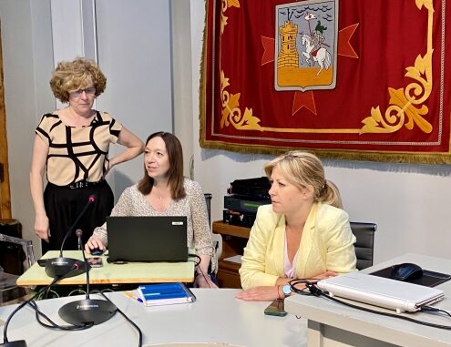 El-Ayuntamiento-de-Alcazar-celebra-Pleno-Extraordinario-para-el-sorteo-de-los-componentes-de-las-42-mesas-electorales-del-28-de-mayo