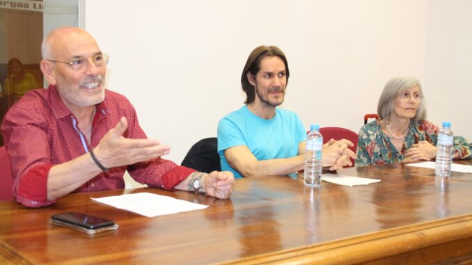 El-escritor-Luis-Chacon-De-la-Torre-protagonizo-un-encuentro-con-sus-lectores