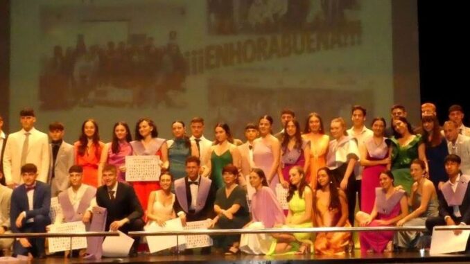 divEl-IES-Clara-Campoamor-licencia-a-una-numerosa-promociondiv