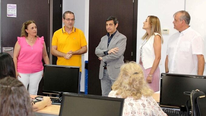 Catorce-desempleados-mayores-de-45-anos-completan-un-curso-de-celador