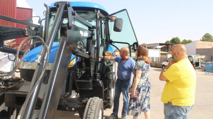 El-Ayuntamiento-de-Alcazar-de-San-Juan-renueva-su-flota-con-un-tractor-seminuevo-para-Parques-y-Jardines