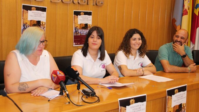 Folklore-conquense-valenciano-y-manchego-juntos-este-sabado-en-la-Plaza-Mayor