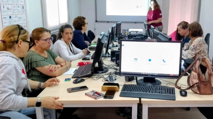 Impartido-un-taller-sobre-administraciones-electronicas-dirigido-a-mujeres