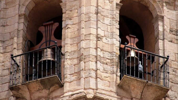 Las-campanas-de-la-torre-listas-para-repicar