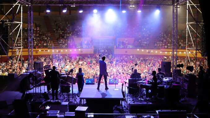 Carlos-Baute-contagio-su-calidad-humana-y-espiritu-vital-en-el-concierto-preambulo-a-la-inauguracion-hoy-de-la-Feria-y-Fiestas-2023