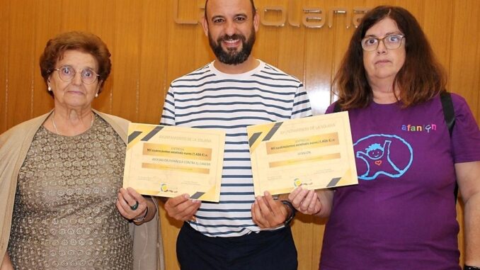 El-Ayuntamiento-entrega-la-recaudacion-de-la-comida-solidaria
