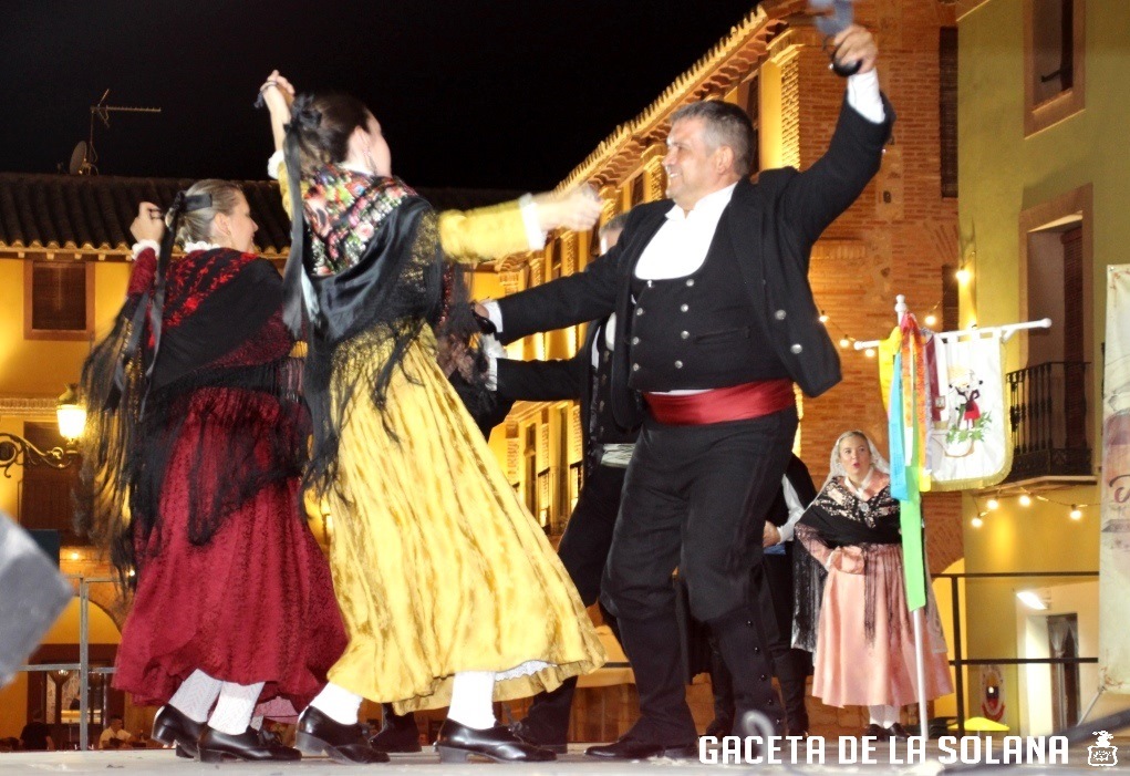 -El grupo Fermento de Valdepeñas en plena actuación