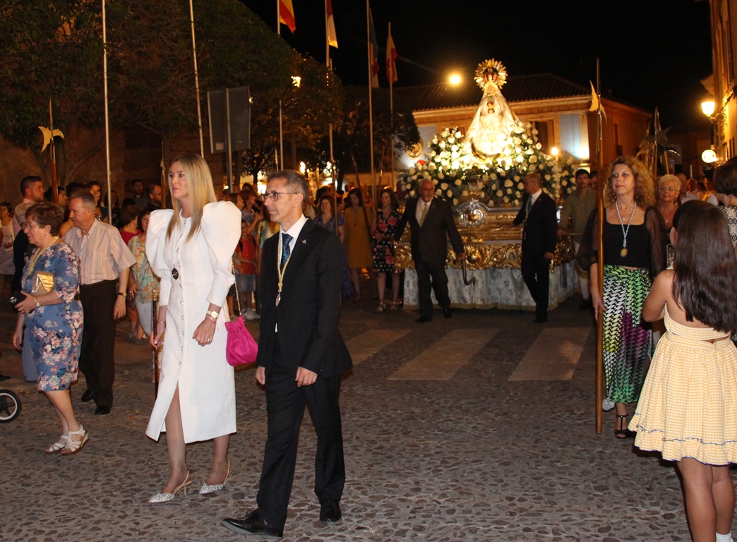 - Virgen procesión