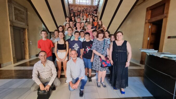 Jesus-Martin-recibe-a-alumnos-ingleses-de-intercambio-con-el-IES-Bernardo-Balbuena