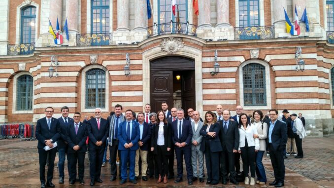 Rosa-Melchor-coincide-con-el-presidente-Garcia-Page-en-Toulouse-con-motivo-del-consejo-de-administracion-de-RECEVIN