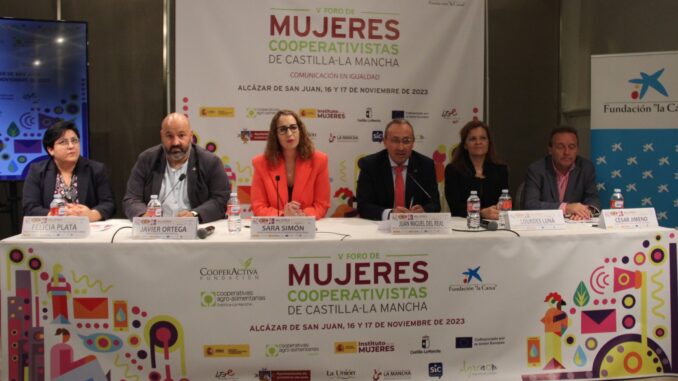 La-consejera-de-igualdad-Sara-Simon-clausura-el-V-Foro-de-Mujeres-Cooperativistas-de-Castilla-La-Mancha-en-Alcazar-de-San-Juan