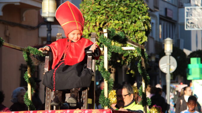 El-Desfile-Infantil-de-Mascaras-y-Comparsas-alegra-y-colorea-las-principales-calles-de-Alcazar