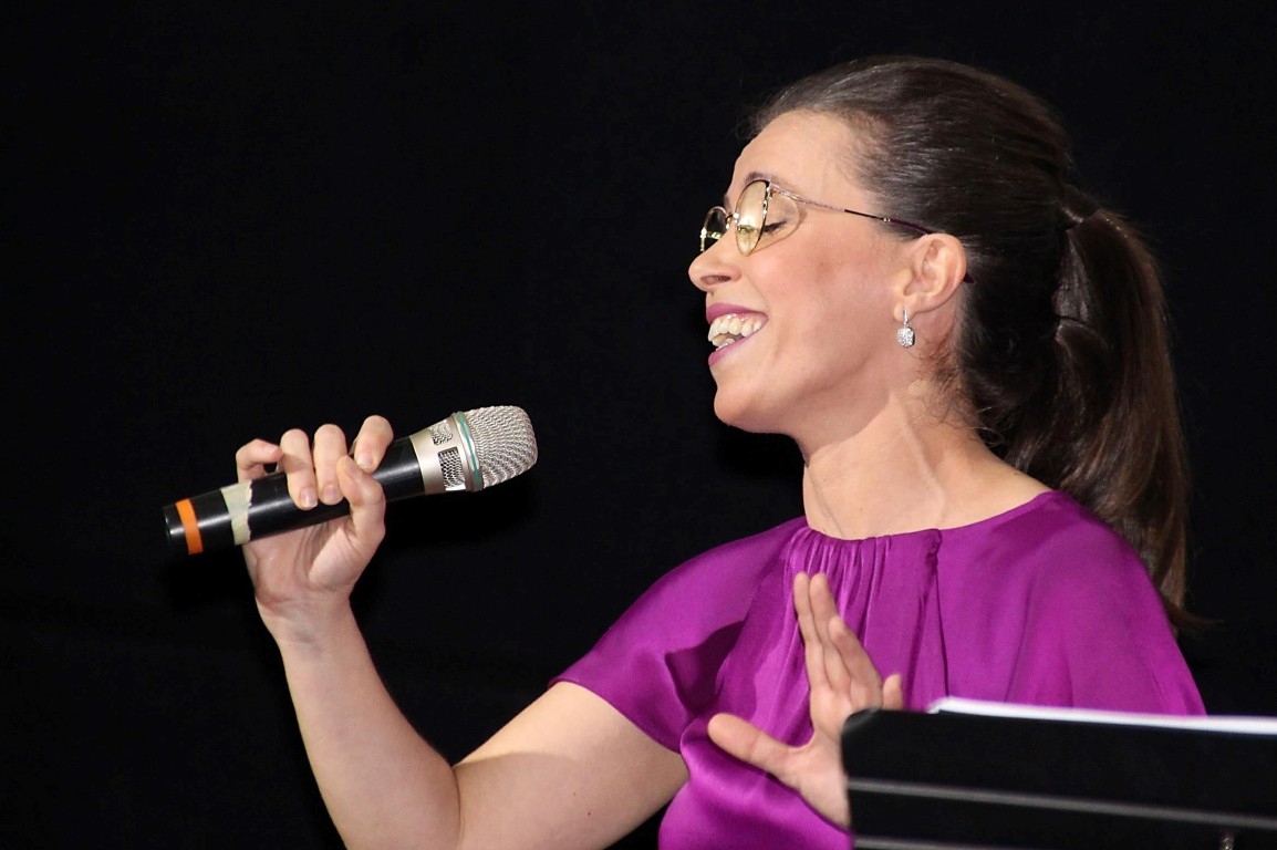 -Petro Casado canta