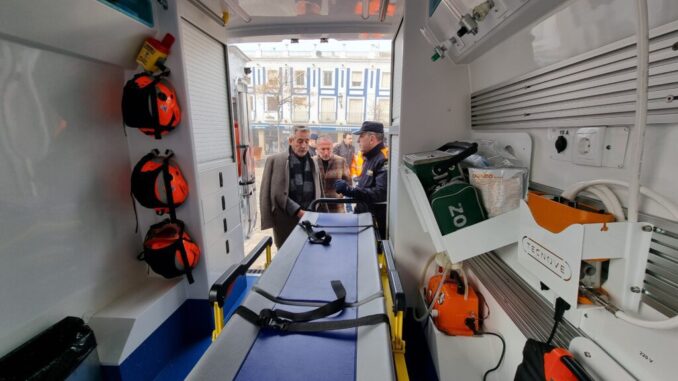 Proteccion-Civil-Valdepenas-dispone-desde-este-martes-de-una-nueva-ambulancia-de-emergencias