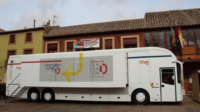 divEl-autobus-itinerante-de-la-campana-Generacion-D-paso-por-La-Solanadiv