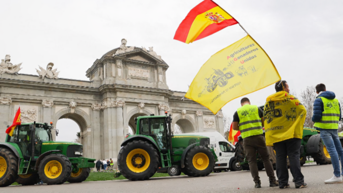 Doscientos-agricultores-solaneros-en-Madrid-Hay-que-escuchar-a-los-que-vamos-en-el-tractor