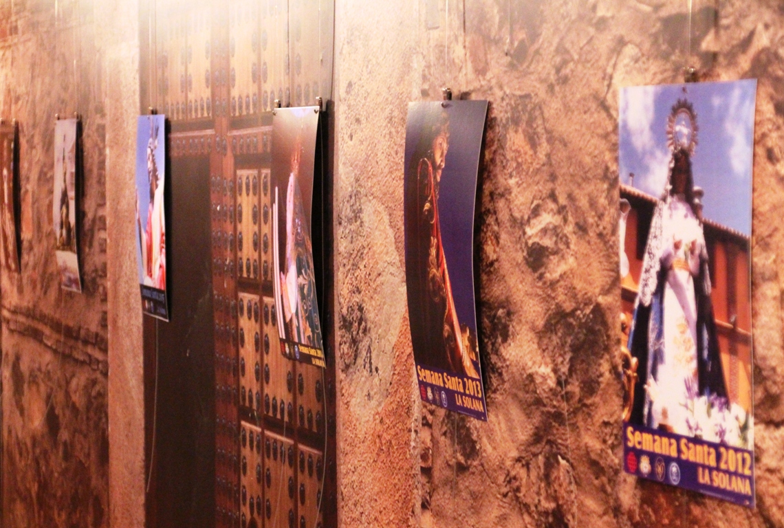 -Carteles expuestos
