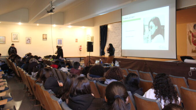 La-Asociacion-Espanola-Contra-el-Cancer-imparte-un-taller-sobre-habitos-saludables-para-el-alumnado-alcazareno-de-2o-de-la-ESO