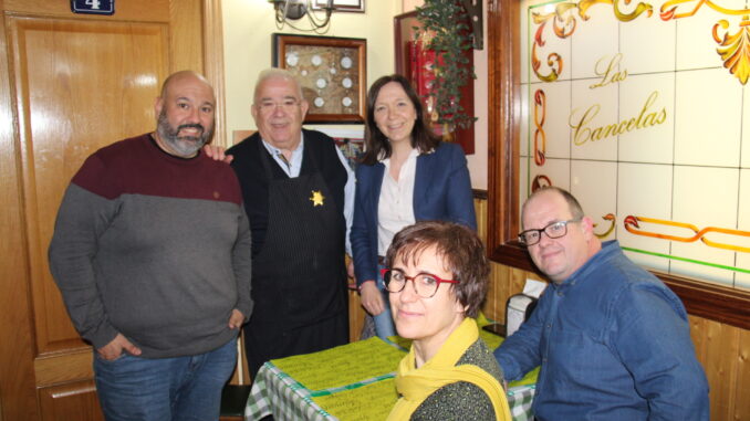 La-alcaldesa-asiste-a-la-comida-solidaria-de-Manos-Unidas-en-Las-Cancelas