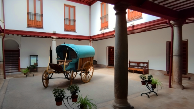 El-Don-Diego-recupera-su-color-blanco-y-remodela-la-Oficina-de-Turismo
