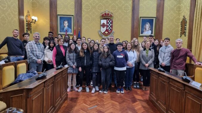 El-alcalde-de-Valdepenas-recibe-a-alumnos-de-Croacia-Alemania-Italia-y-Grecia-de-Erasmus