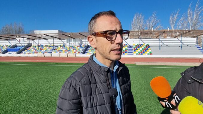 La-Molineta-renueva-la-cubierta-de-sus-gradas-y-en-breve-comenzara-las-obras-de-la-pista-de-atletismo