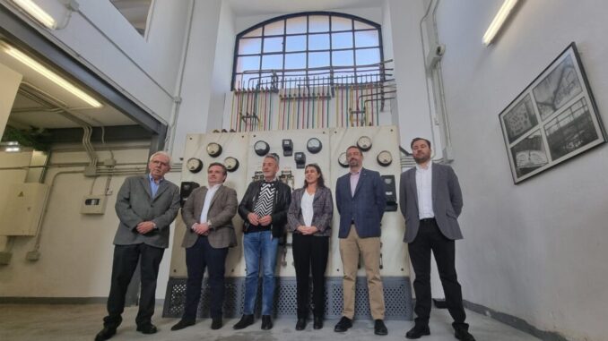 Martin-visita-la-Fabrica-de-la-Luz-de-Valdepenas-edificio-catalogado-como-Bien-de-Interes-Cultural