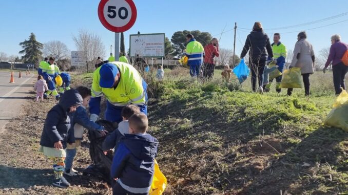 Plasticos-y-latas-protagonistas-de-la-campana-de-concienciacion-de-basuraleza-en-Valdepenas