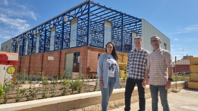 En-marcha-las-obras-de-la-nueva-cubierta-del-pabellon-del-colegio-Lucero