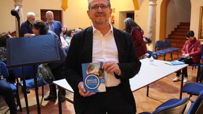 divEn-el-circulo-azul-del-calendario-nuevo-libro-de-Luis-Diaz-Cachodiv