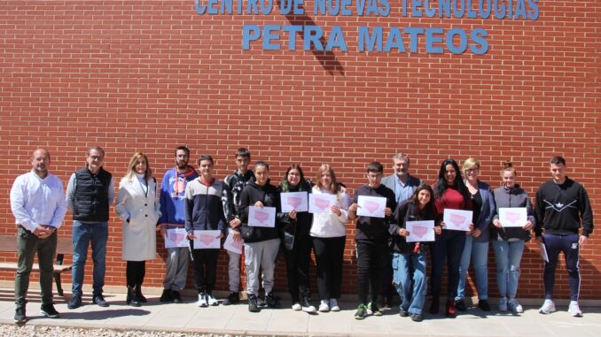 Once-jovenes-desempleados-se-forman-para-trabajar-en-supermercados-y-almacenes