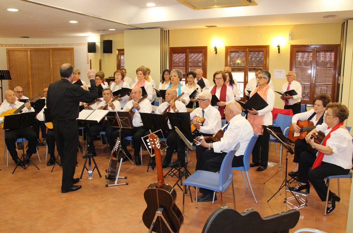 -Coro y rondalla Amigos de la Música