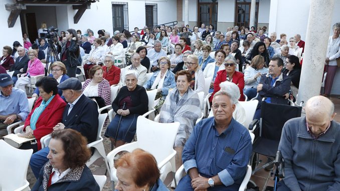 La-Universidad-Popular-completo-con-diplomas-y-flamenco-el-curso-anual
