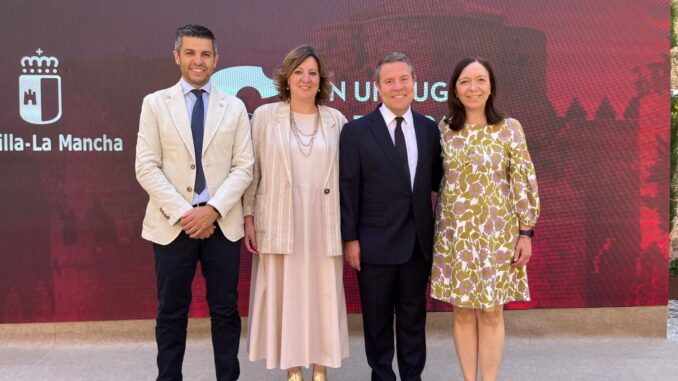 La-alcaldesa-asiste-en-el-Castillo-de-Belmonte-a-la-presentacion-del-Plan-Estrategico-de-Turismo-de-Castilla-La-Mancha-2024-2030