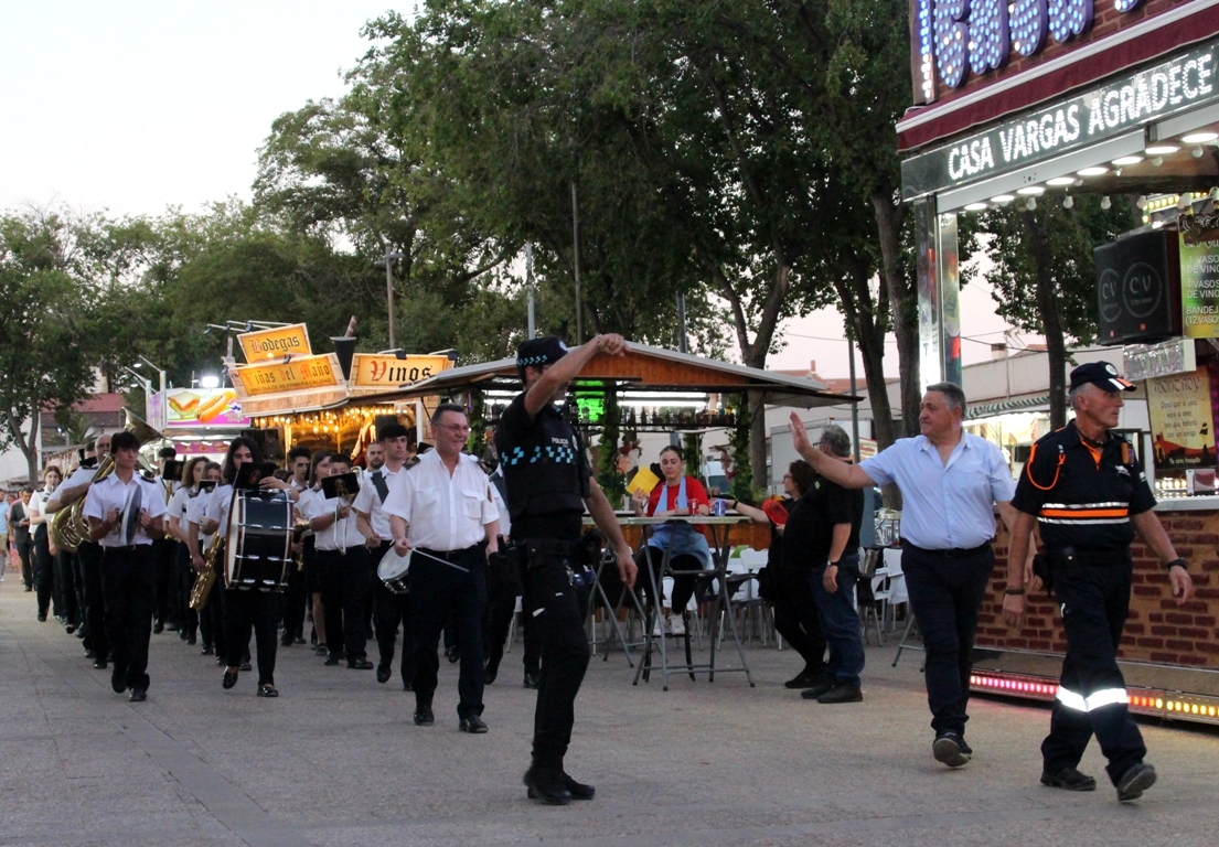 -Paseo ferial