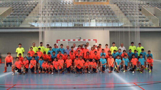 La-quinta-edicion-del-Campus-de-Futbol-Sala-del-C.D.-Racing-de-Alcazar-reune-a-55-ninos-y-ninas-de-Alcazar-y-comarca