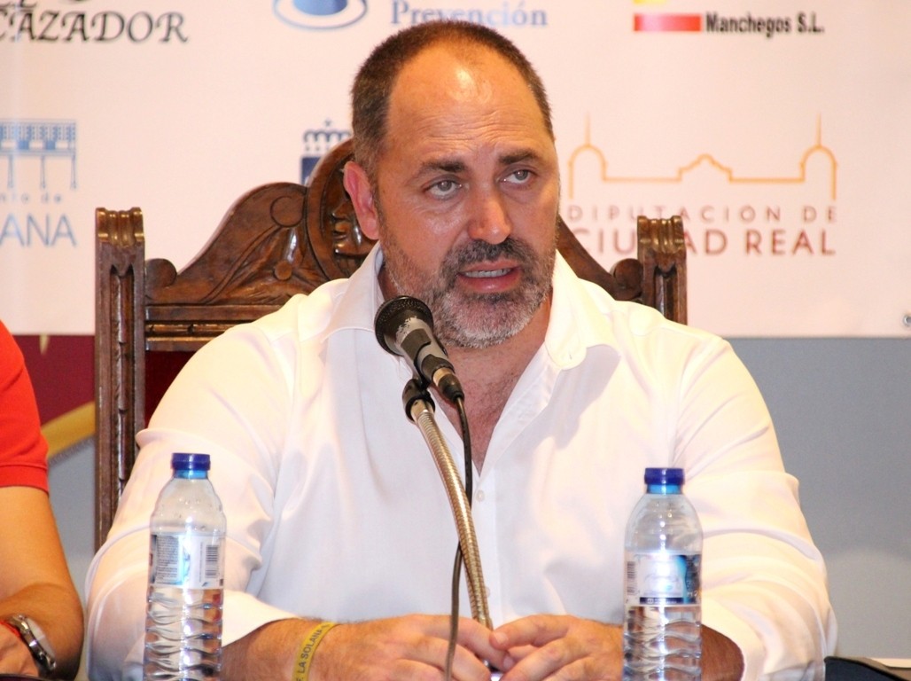-Julián_Martín-Zarco_en_la_asamblea.jpg