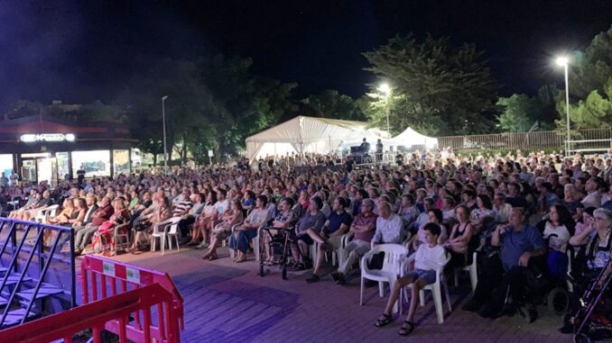 Apoteosis-ochentera-en-el-concierto-de-la-Agrupacion-Musical-de-Argamasilla-de-Calatrava