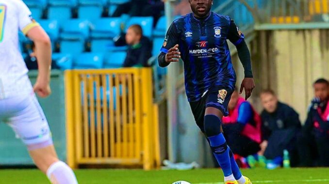 El-CF-La-Solana-cubre-el-lateral-zurdo-con-Michael-Peprah