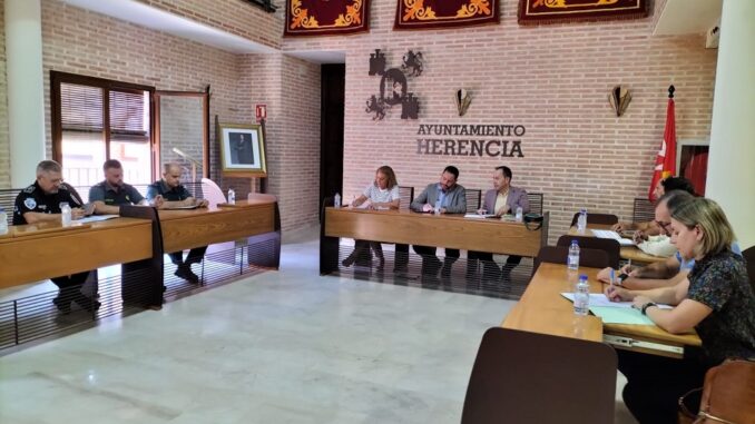 Presentado-el-dispositivo-especial-para-disfrutar-de-unas-Fiestas-seguras-con-el-apoyo-de-la-Guardia-Civil-Policia-Local-y-Proteccion-Civil