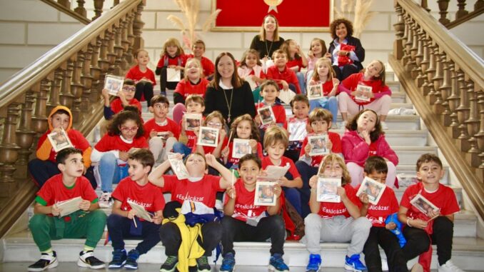 Alumnos-del-2o-de-primaria-del-Colegio-Juan-de-Austria-visitan-el-Ayuntamiento-de-Alcazar-San-Juan