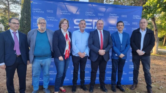 El-alcalde-de-Valdepenas-y-el-consejero-avanzan-un-posible-acuerdo-satisfactorio-para-la-Interprofesional-de-la-DO