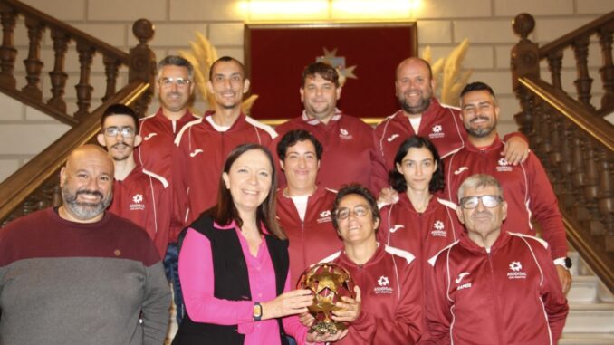 La-alcaldesa-de-Alcazar-de-San-Juan-recibe-al-CD-Asodisal-tras-su-victoria-en-el-Campeonato-de-Espana-de-Futbol-7-Inclusivo